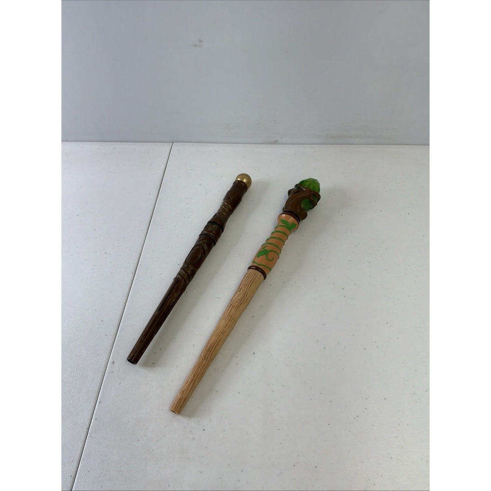 Lot of 2 Great Wolf Lodge Magic Quest Wand Emerald Gem Light Up Topper Works